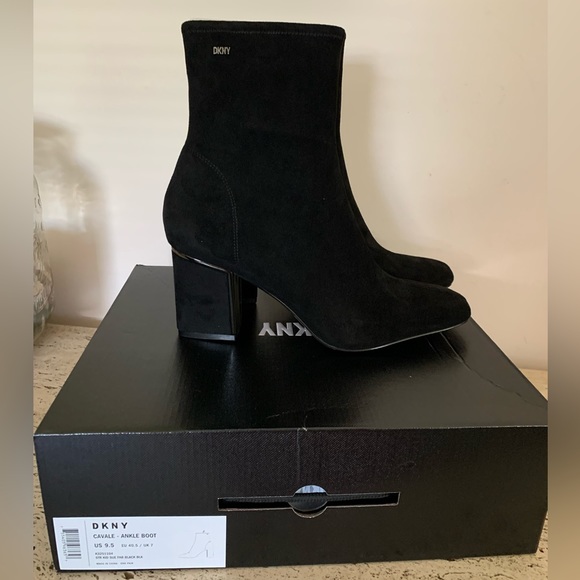 DKNY Women's Cavale Ankle Booties - Picture 7 of 16